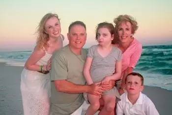 家庭主妇爆改购物车，百万人因此受益，沃尔玛总裁为他点赞，感动全美！