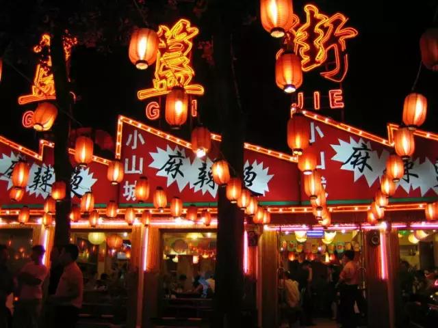 错过了117，还有大礼放送，十条小吃街塞给你