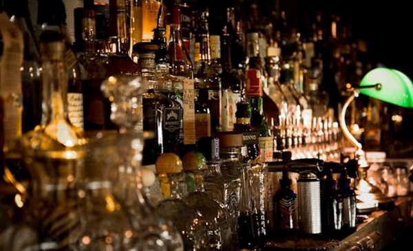 香港兰桂坊最嗨的酒吧,香港兰桂坊酒吧场所视频