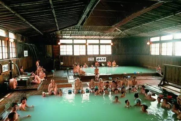 长知识健康养生,室外温泉冬天可以泡吗