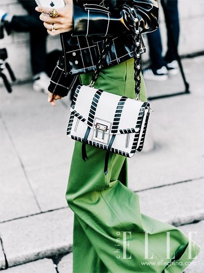 2017流行色发色,2017年的流行色草木绿