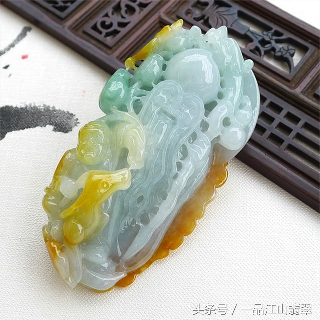 翡翠颜色和估价,冰糯翡翠颜色深浅价值