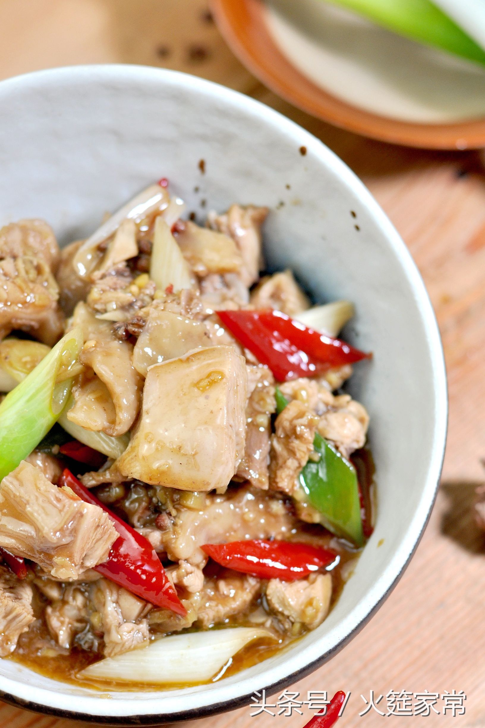 怎样做出来的烧鸡有火腿味道,弄好的烧鸡怎么做好吃