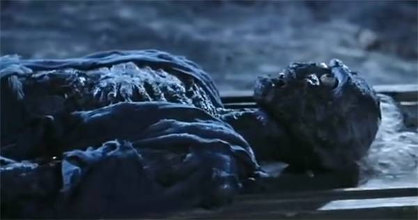 鬼咬鬼僵尸吸的什么,鬼咬鬼抽烟的僵尸