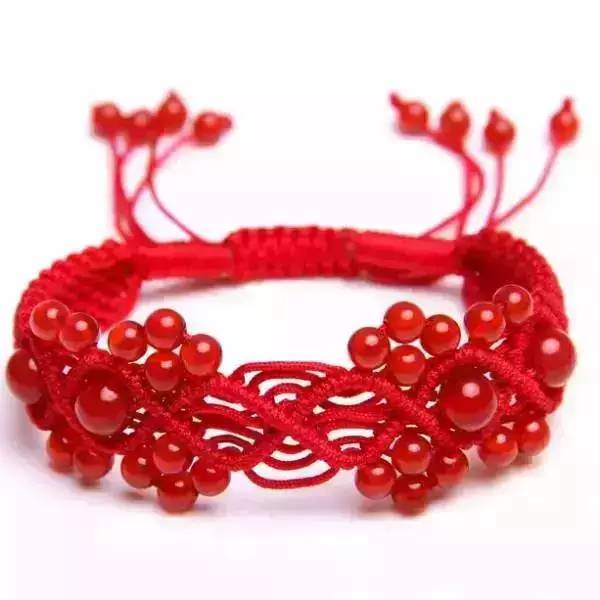 本命年为什么要穿红色,本命年穿红内衣红袜子