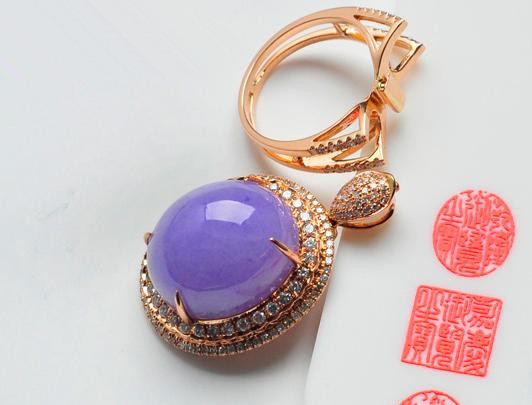 粉色紫罗兰翡翠,女人喜爱的珠宝