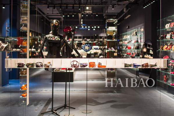 细节点靓魅力时尚，UrbanRevivoAccessory首家精品配饰店盛大开幕！