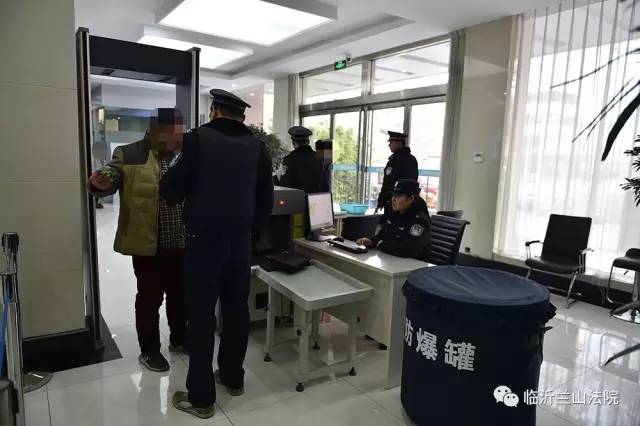 震惊！有农药、有刀……法警告诉你法院安检有多重要！