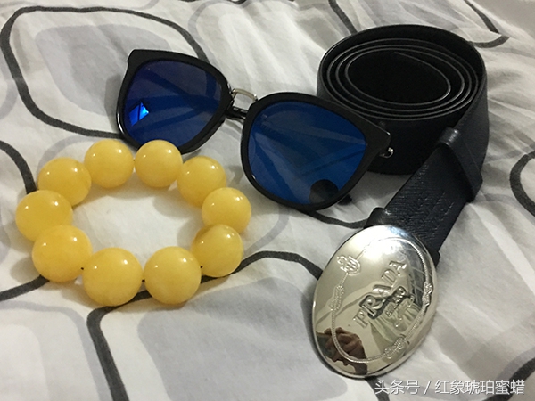 假蜜蜡的十大套路 (如何有效的辨别假蜜蜡)