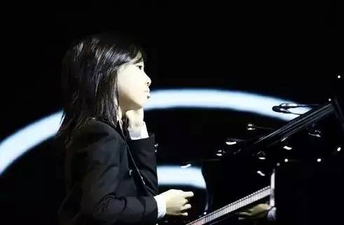 都在催谢娜当妈！没想到她早已练好带娃秘籍