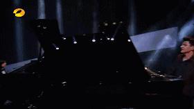 都在催谢娜当妈！没想到她早已练好带娃秘籍