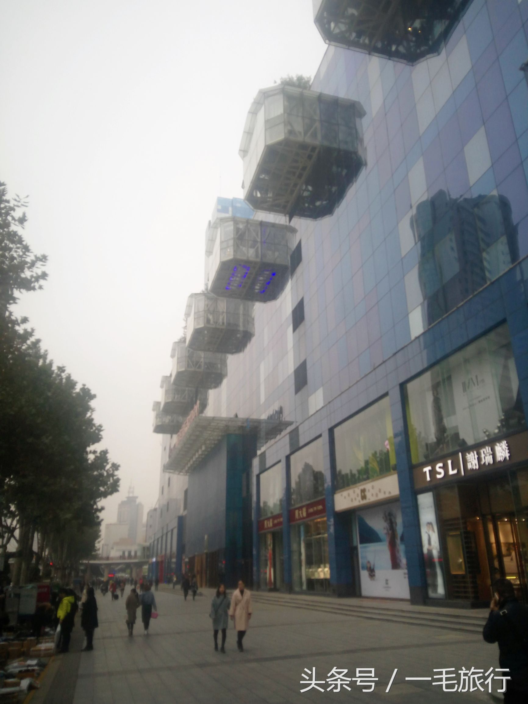 我在西安遇到了雪，第一次接触太空舱的时尚小窝