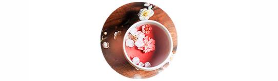 一口鲜澈的桃花醉，仿佛春色就在唇边