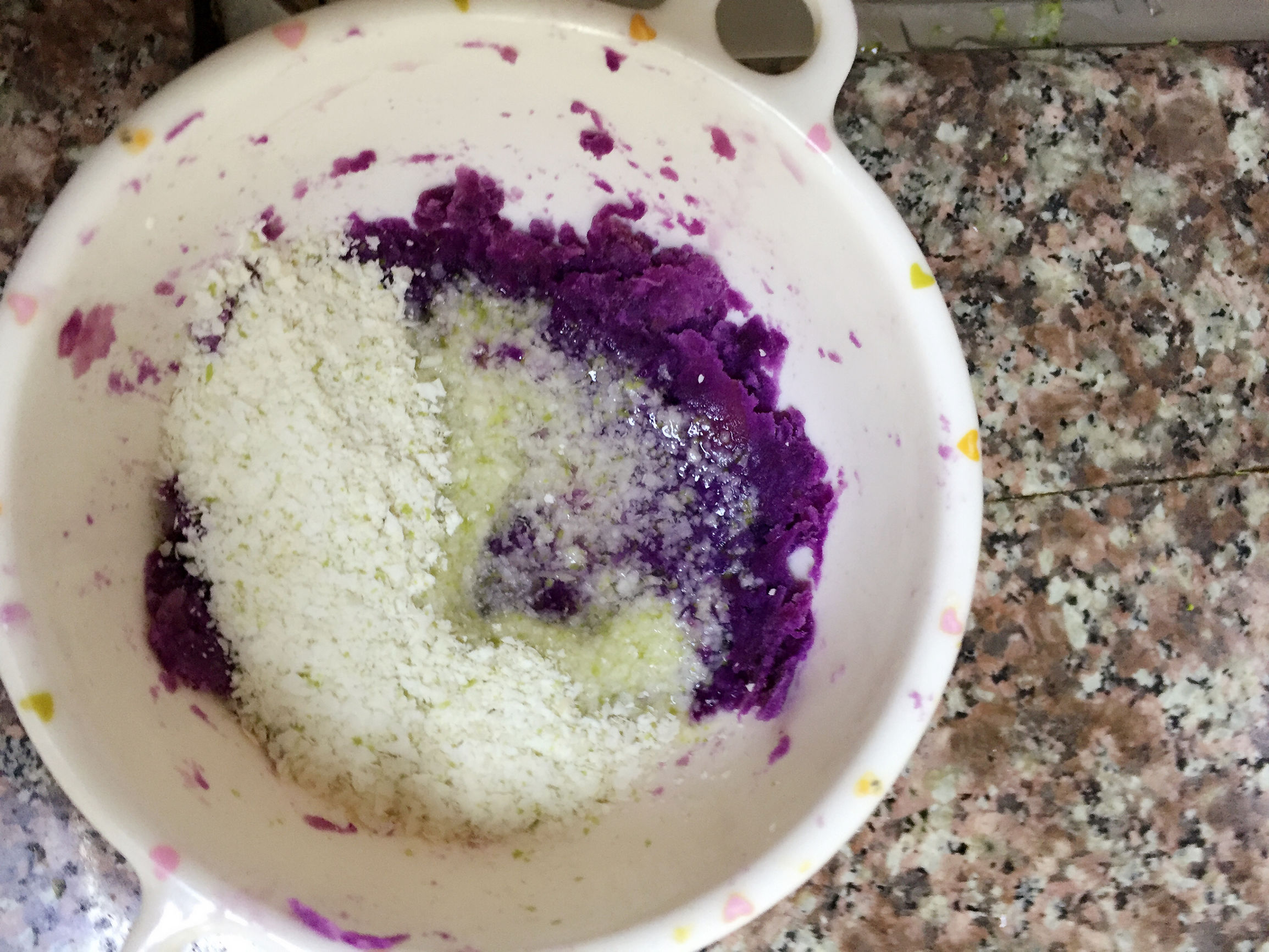 宝宝不爱吃米粉奶粉怎么办,婴儿吃了米粉不好好喝奶了怎么办