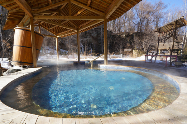 冬日的浪漫游山玩水泡温泉,又可以看雪又可以泡温泉的地方