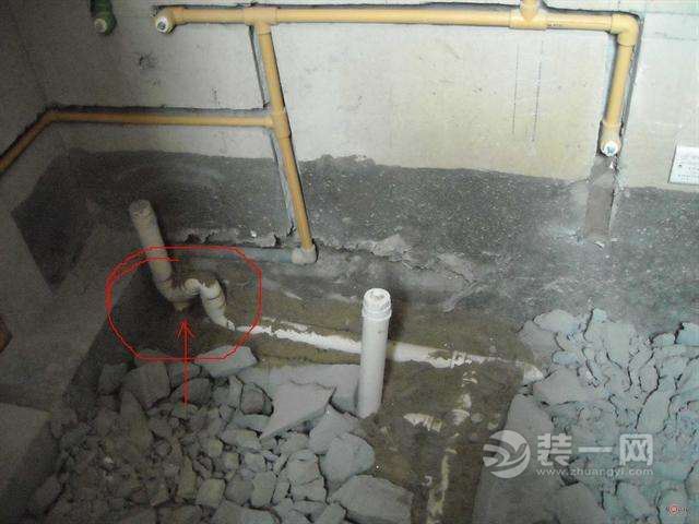 下沉式卫生间漏水怎么解决,下沉式卫生间下水管道漏水修补