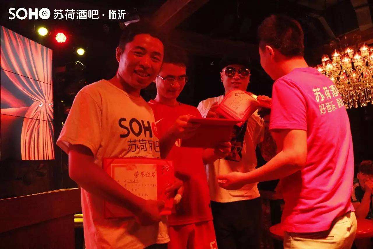 酒吧服务员培训及服务课程,夜场酒吧服务员培训领会资料