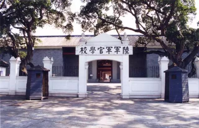 我与花火有个约定，小作家成长体验夏令营！