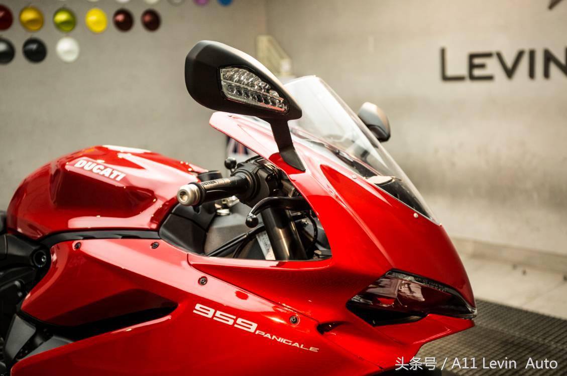 杜卡迪大魔鬼暴力,杜卡迪大魔鬼引来围观