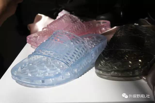 puma蕾哈娜拖鞋测评,蕾哈娜最新款拖鞋
