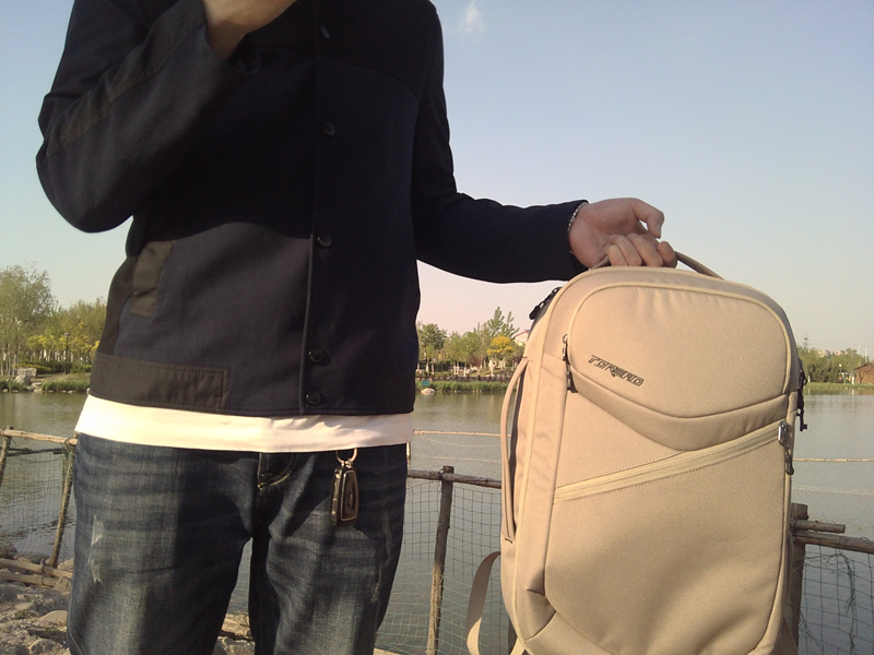 探路者户外正品轻薄双肩轻便背包,探路者斜背包