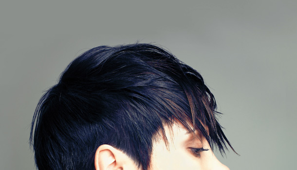 有头皮屑脸油是怎么回事,头皮很油掉发很严重用什么洗发水