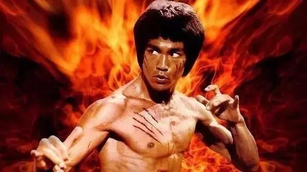 神似李小龙小伙子,长相酷似李小龙的人