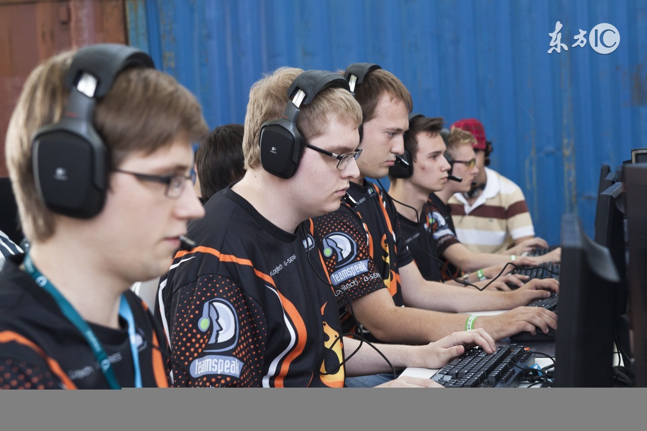 HTML领会复习05-在网页中加入图片和超链接，大学生变大神