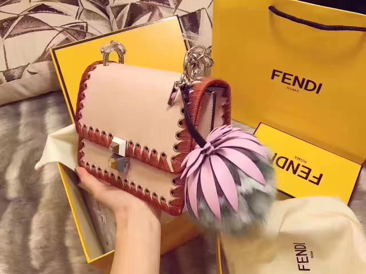 fendi包包大中小,fendi包经典款