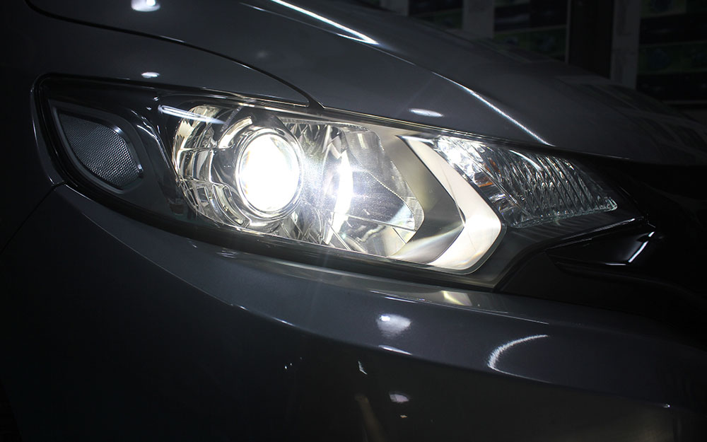 本田飞度升级欧司朗led透镜,本田飞度大灯升级海拉五双光透镜