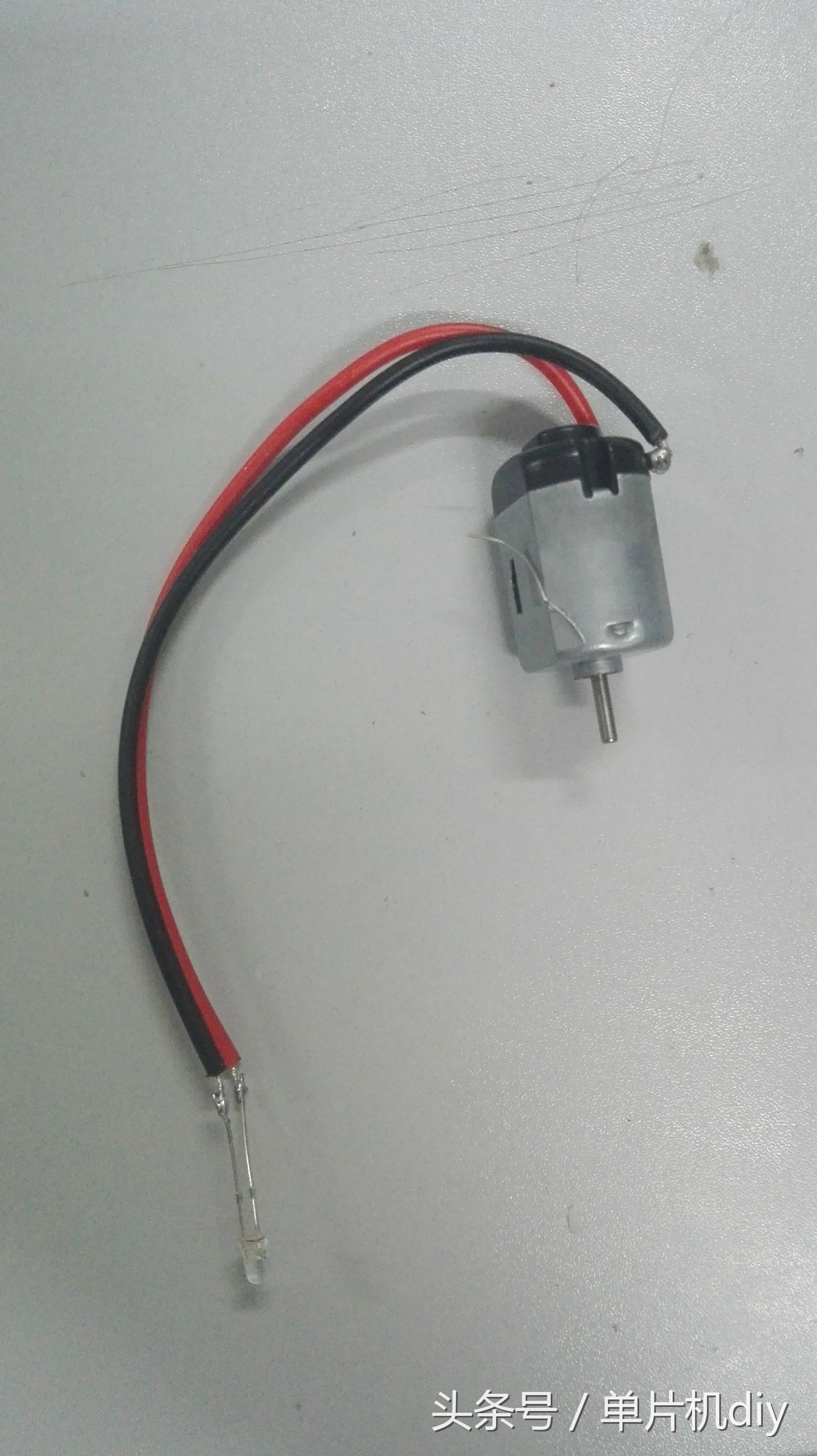 玩具电机马达能承受多大电压,玩具车上的小电机可以做什么