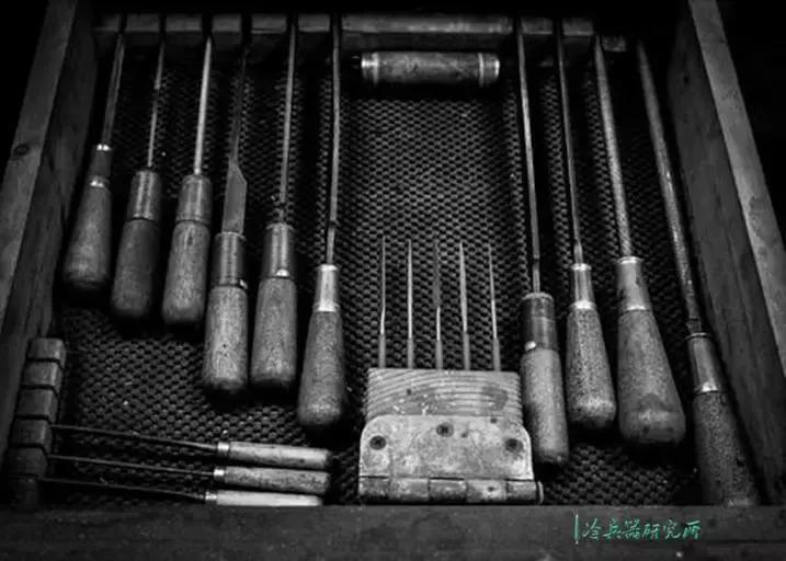 最好的刀匠纯手工打造刀,顶级刀匠锻造刀全过程