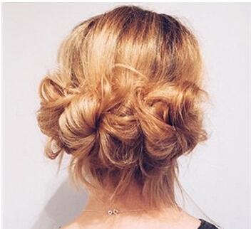 卷发盘发教程50岁,卷发盘发视频教程简单易学