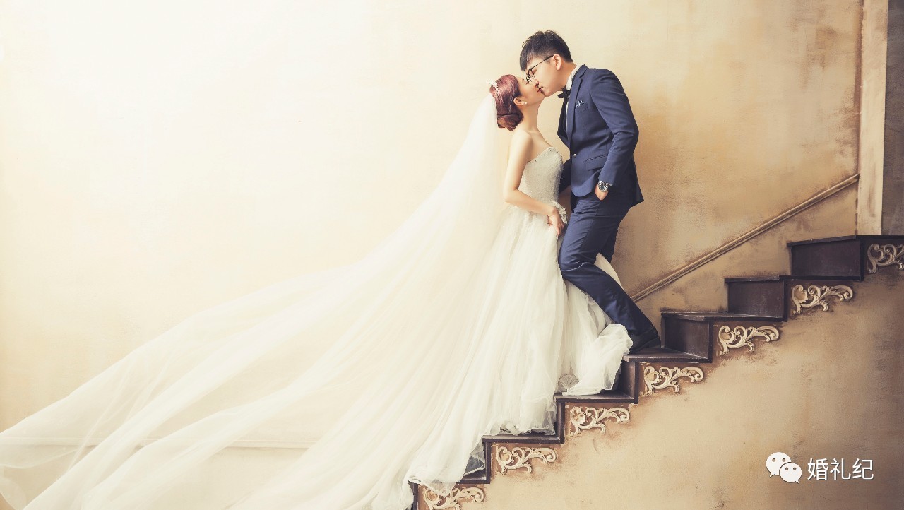 拍婚纱照怎么选婚纱和西服,拍婚纱怎么选影楼