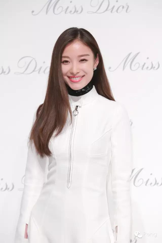 哭着喊回前女友，也阻止不了冯绍峰恋少女啊！但，谁在乎啊