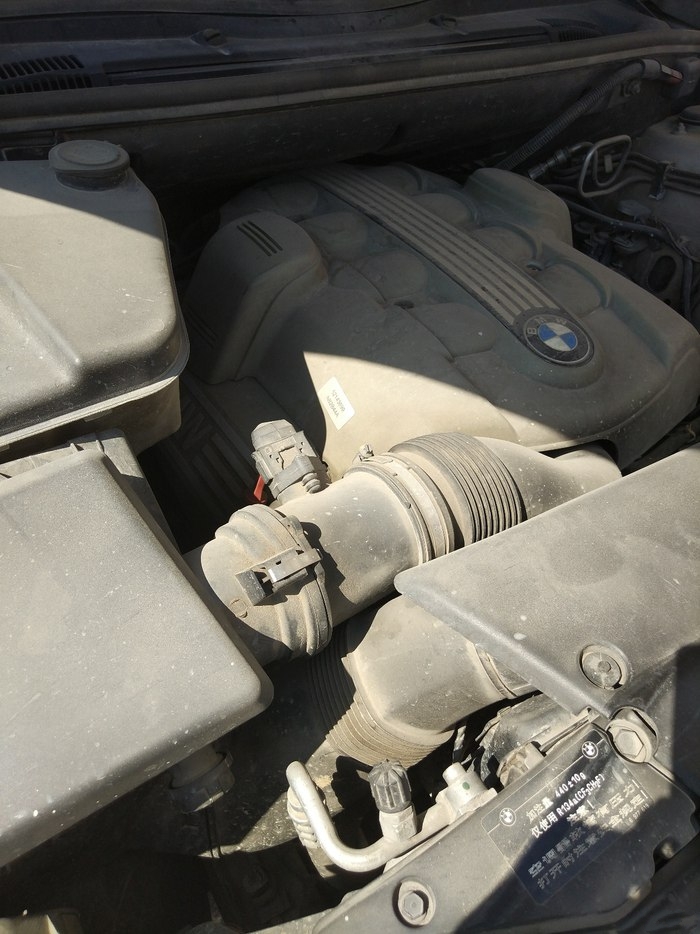 买宝马x53.0t真实油耗多少,老款宝马x530万公里能值多少钱