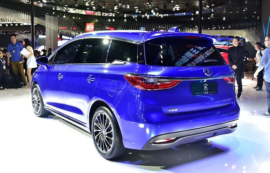 被奥迪设计总监骗了，车展用汉字车标，正式量产却又用BYD车标