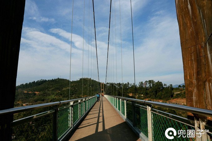 欢乐颂2谢童关关和好片段,欢乐颂2关关谢童去迪士尼玩