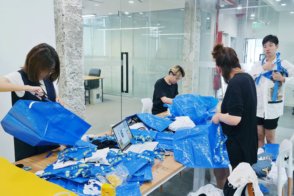 贫穷使人进步,贫穷使人进步后面一句