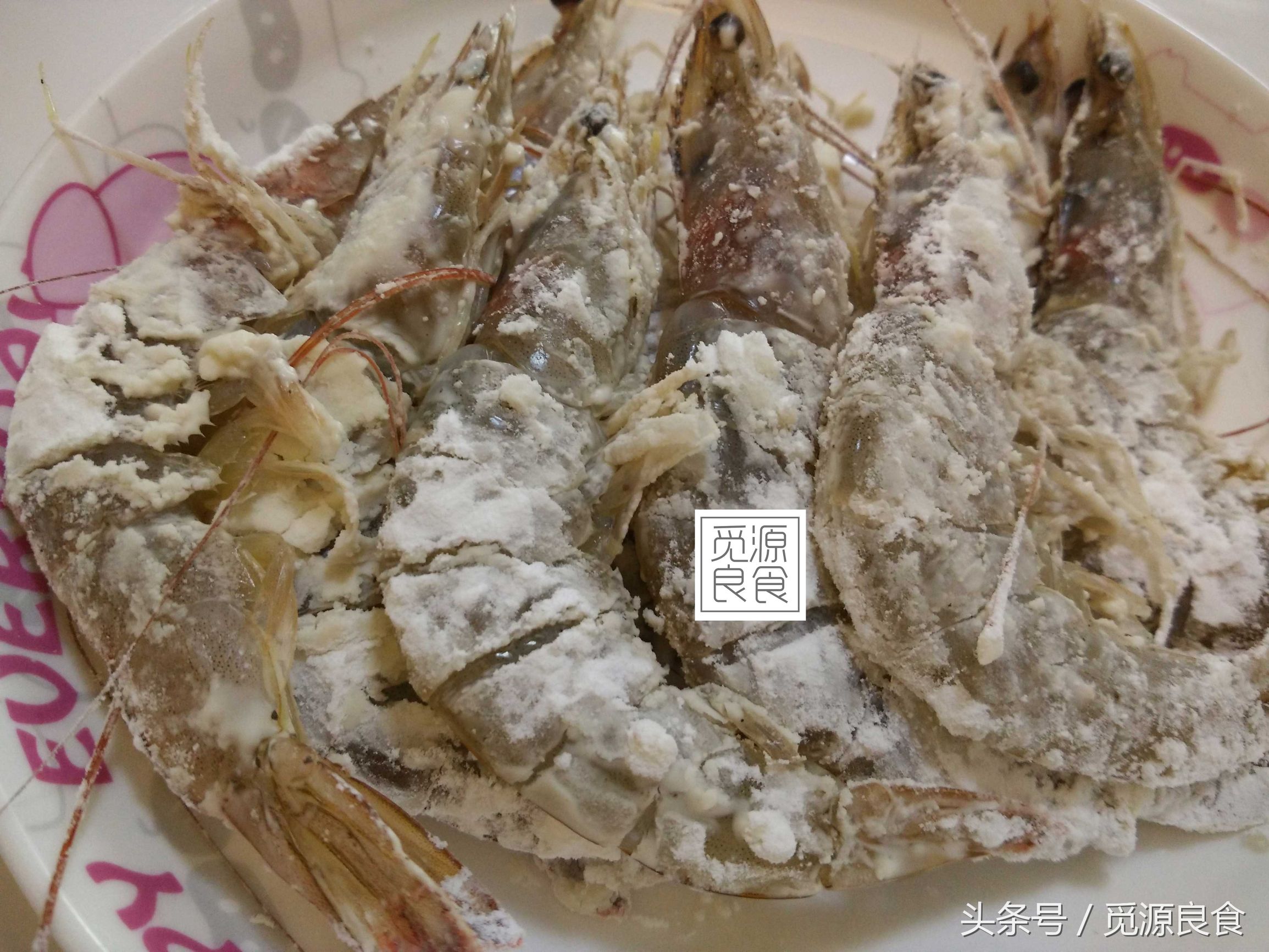在美味面前，这点麻烦不算什么。今日菜谱椒盐虾，外观诱人，味道鲜美，让人非常有食欲，怎么做才能好吃？