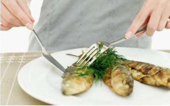 皮肤病可以吃海鱼吗,皮肤病能吃鱼