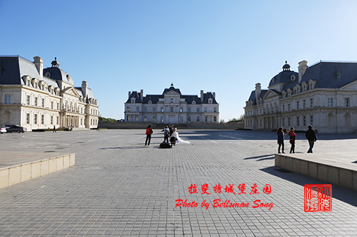 不用去法国，不用忍耐10多个小时的飞行，只要来昌平，这里有完美的山寨版拉斐特城堡庄园