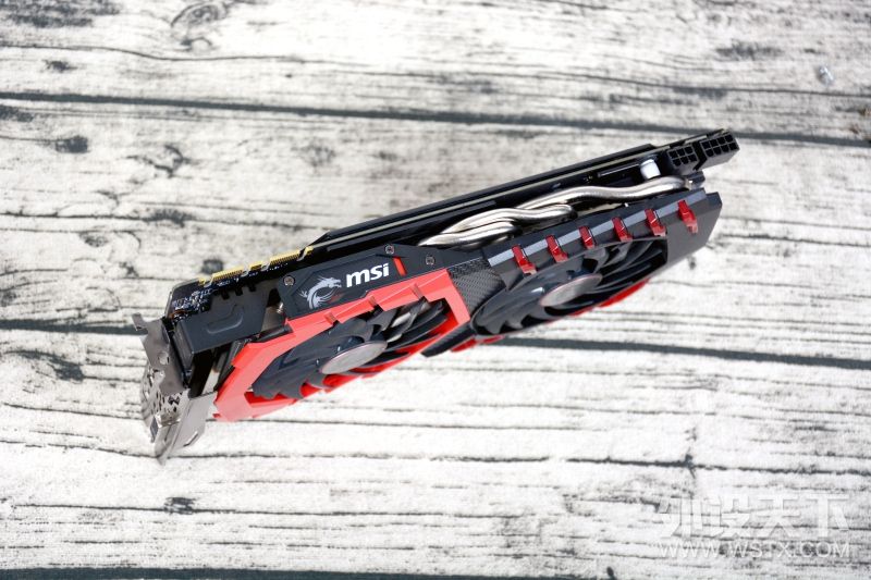 这才是游戏手机该有什么样的样子,微星宙斯盾钛3主机