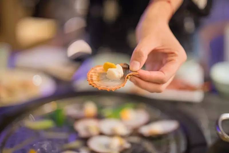 100元吃海鲜自助！不限量！敞开吃！红虾三文鱼象拔蚌银鳕鱼……我要把武林路这家海鲜渔市吃到空！