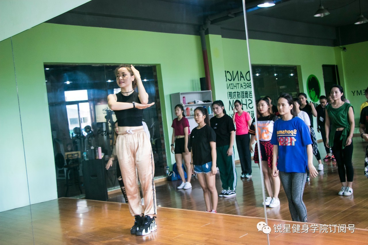 掌握爵士舞6大入门秘笈，零基础一样可以freestyle！