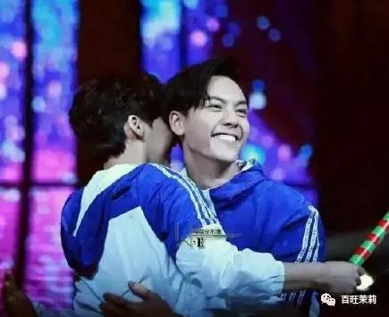 李易峰团队*绑捆**陈伟霆被骂？宋茜接毒剧是公司的锅？当红偶像的经纪人都被撕成肉干了！