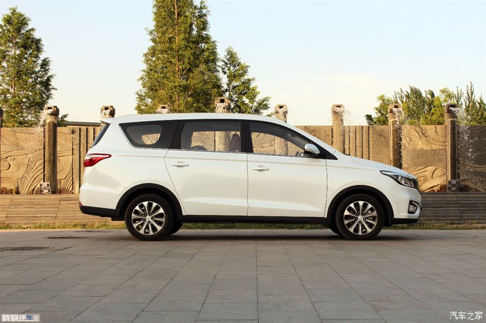 家庭用车是买七座suv还是mpv,长安凌轩7座mpv落地价格