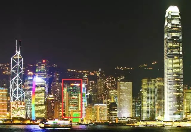 大陆人去香港维多利亚港的夜景,香港维多利亚港夜景与乐曲