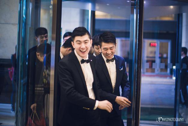 新郎接亲堵门搞笑问题模板,接亲堵门伴郎搞笑解围