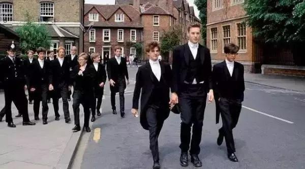 被全国嫌弃的校服,韩国女孩羡慕中国校服